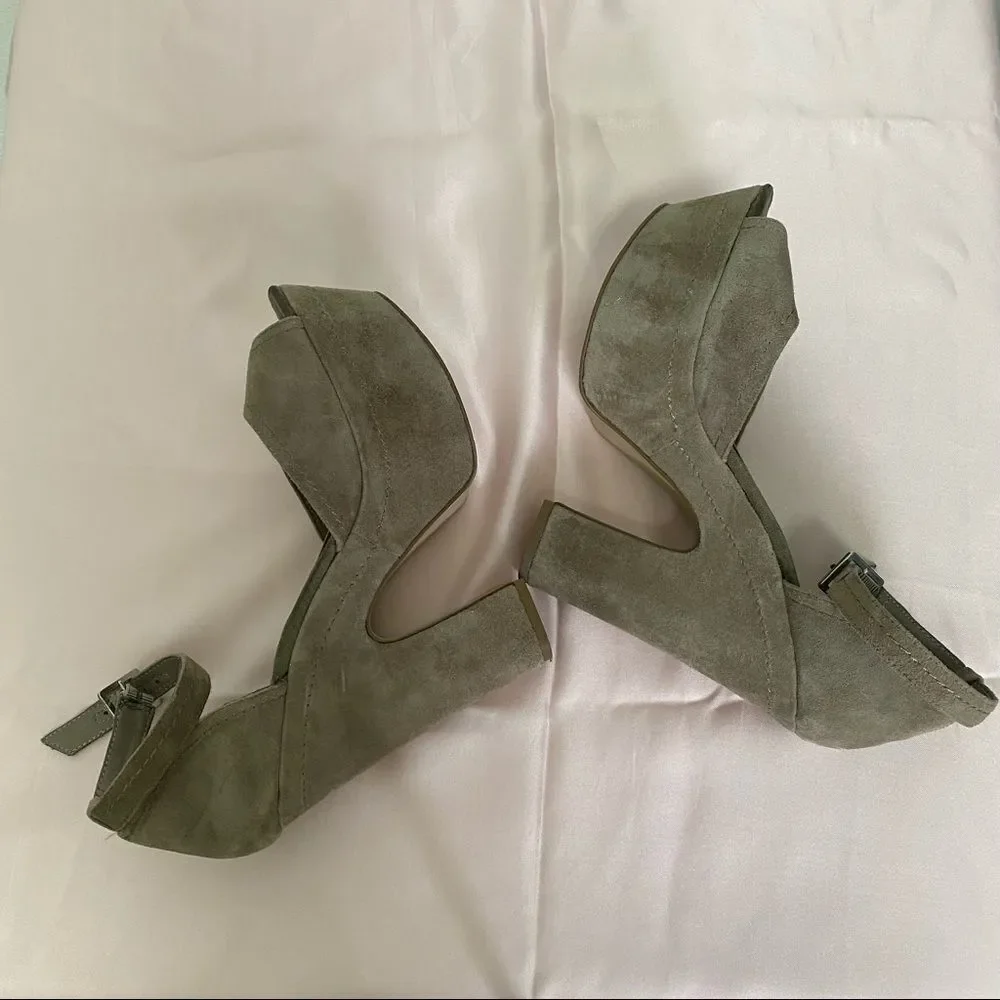 Steve Madden Gretta taupe suede platform sandals 9